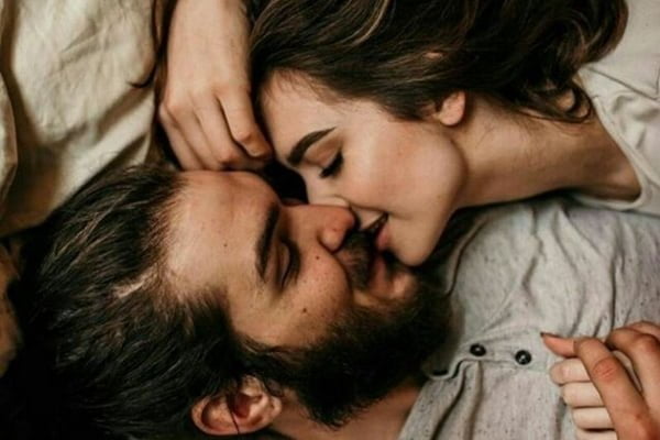 12 coisas chocantes que ninguém te falou sobre a saliva que você troca com  seu parceiro na hora do beijo | MeApaixonei.com.br