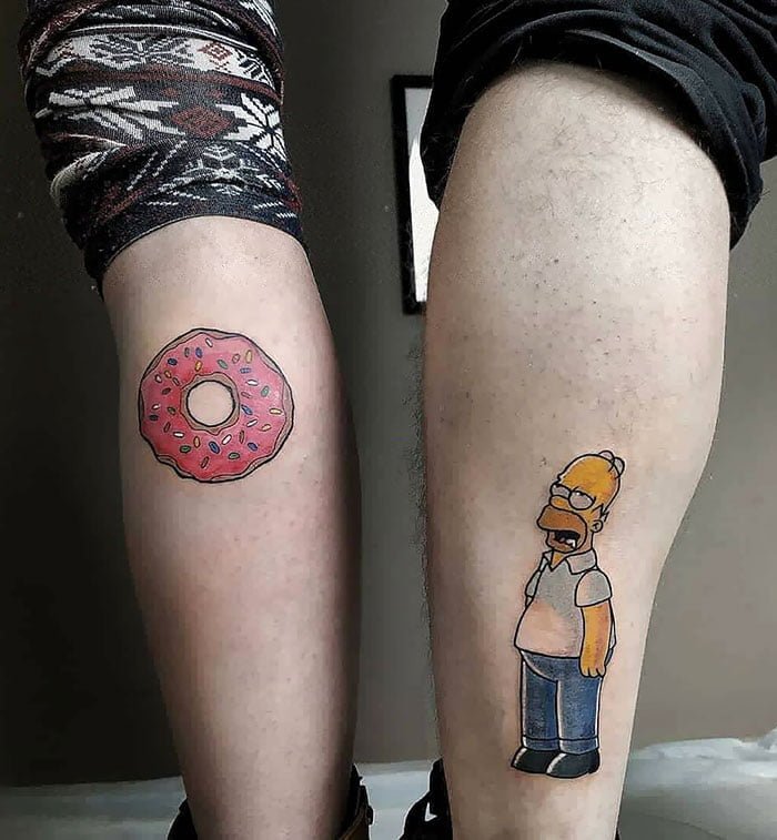 Tatuagem rosquinha e Homer Simpson para namorados