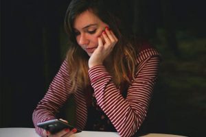 Como puxar assunto no WhatsApp? Maneiras fofas e engraçadas de QUEBRAR O GELO!