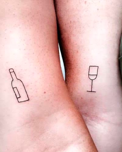 Tatuagens para casal de taças de vinho