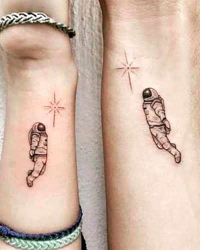 tatuagens para casal de astronautas