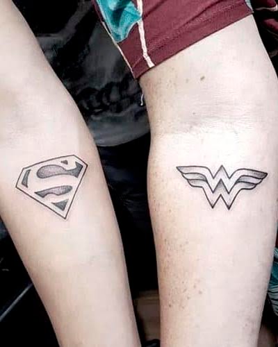 Tatuagens para casal de superman e mulher maravilha