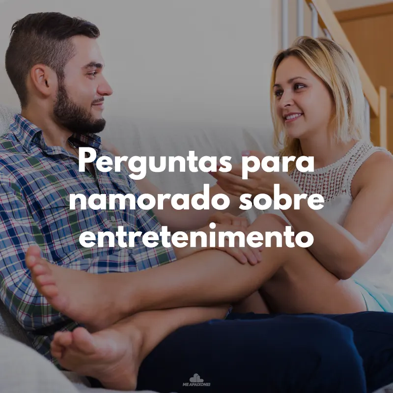 Casal conversando. Homem com camisa xadrez e mulher loira de camiseta branca