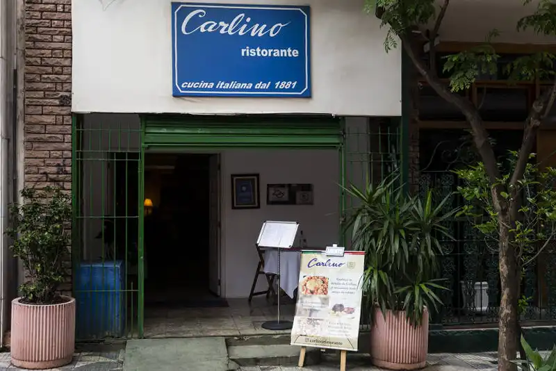 Foto da fachada do restaurante Carlino em São Paulo