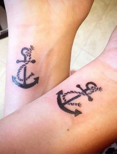 Tatuagens de casal de âncoras