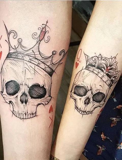 Tatuagens de casal de caveiras