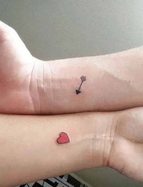 Tatuagens de casal que se completam