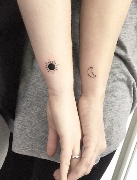 Tatuagens de casal Sol e Lua