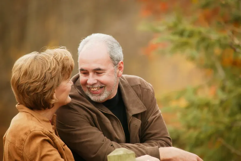 Casal de idosos conversando - Incompatibilidade Sexual no Relacionamento
