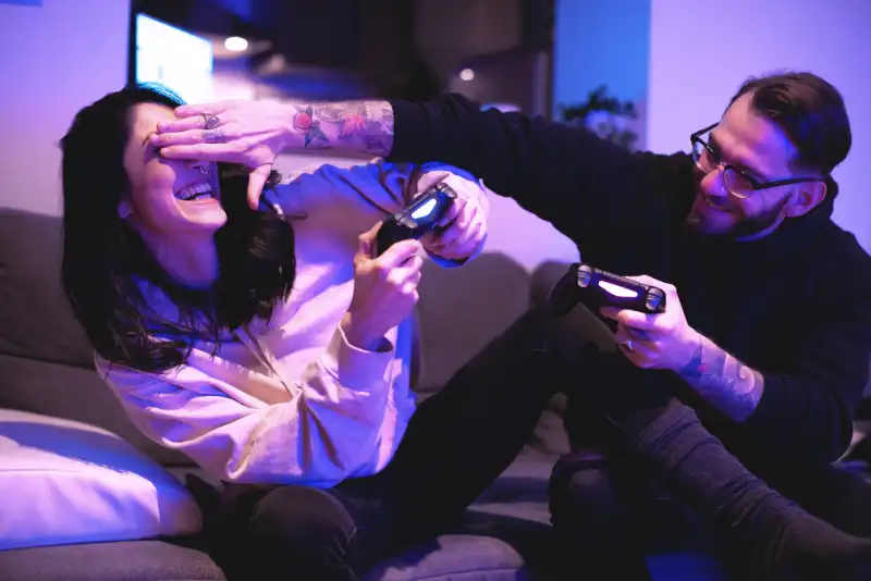 Casal jogando video game - Foto de casal