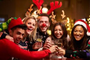 Amigos comemorando o Natal