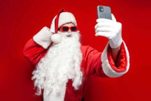 Papai Noel tirando selfie