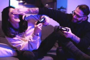 Casal jogando vídeo game