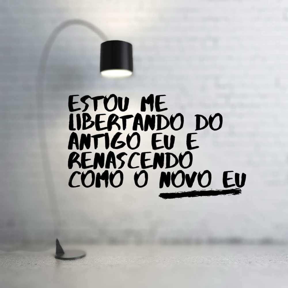 Frases sobre renascer a cada dia - Estou me libertando do antigo eu e renascendo como o novo eu, é incrível - Brendon Urie