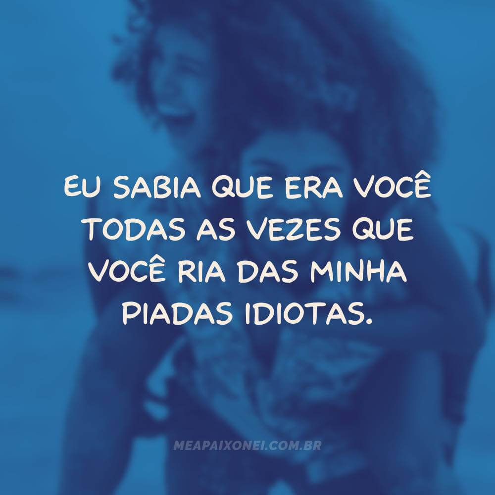 Legendas engraçadas para fotos de casal - Eu sabia que era você todas as vezes que você ria das minha piadas idiotas.