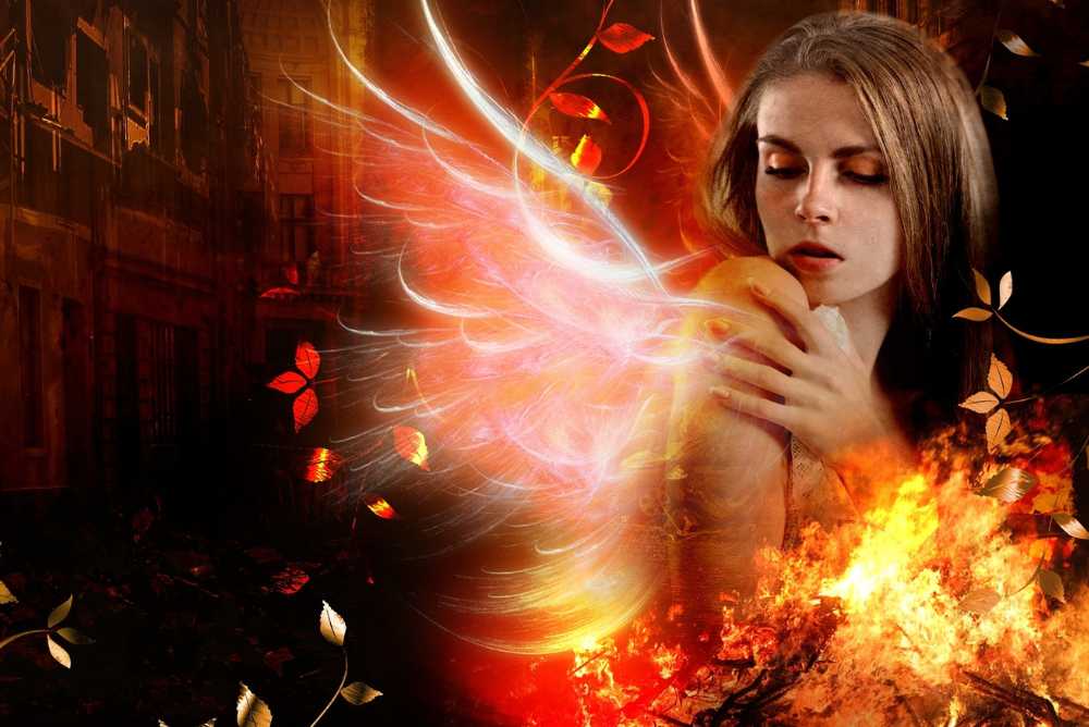Mulher com desenho de fênix pegando fogo