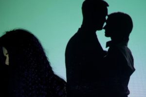 Por Que as Pessoas Traem? Principais Causas e Fatores